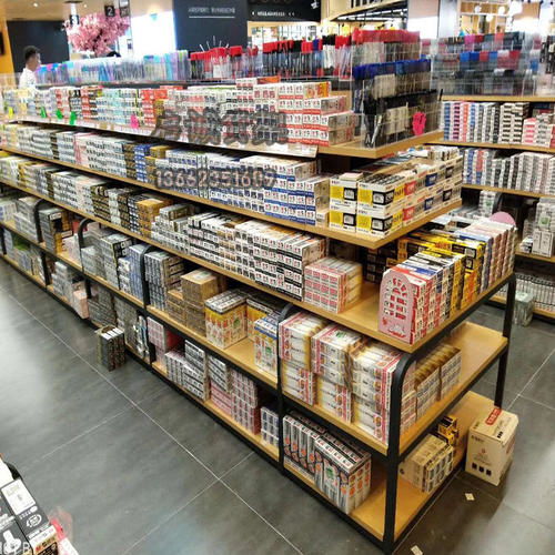 匠心独韵 文化用品货架上的茶壶零售美学